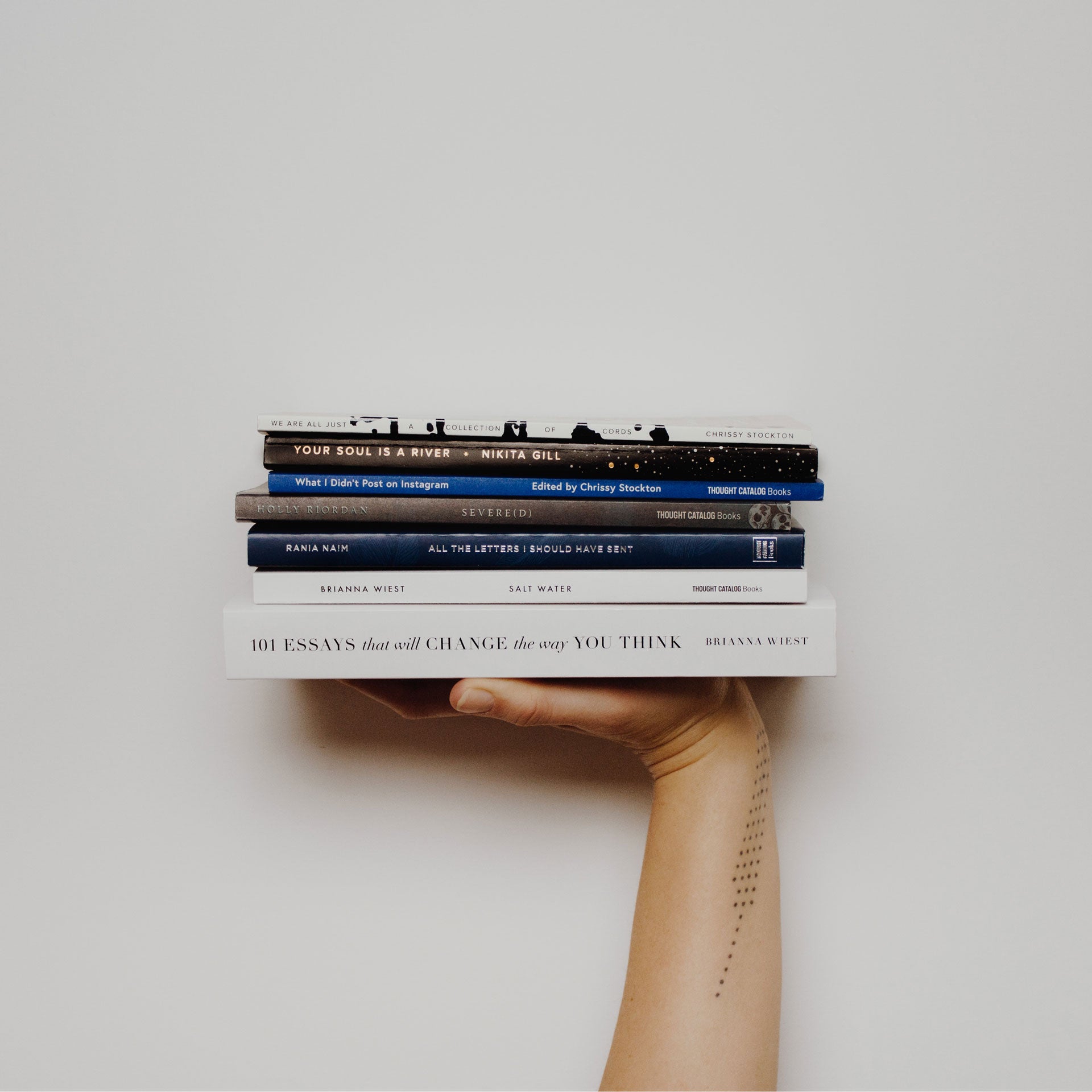 50 Best Books To Read While Travelling. Chosen By Travellers Themselves.
